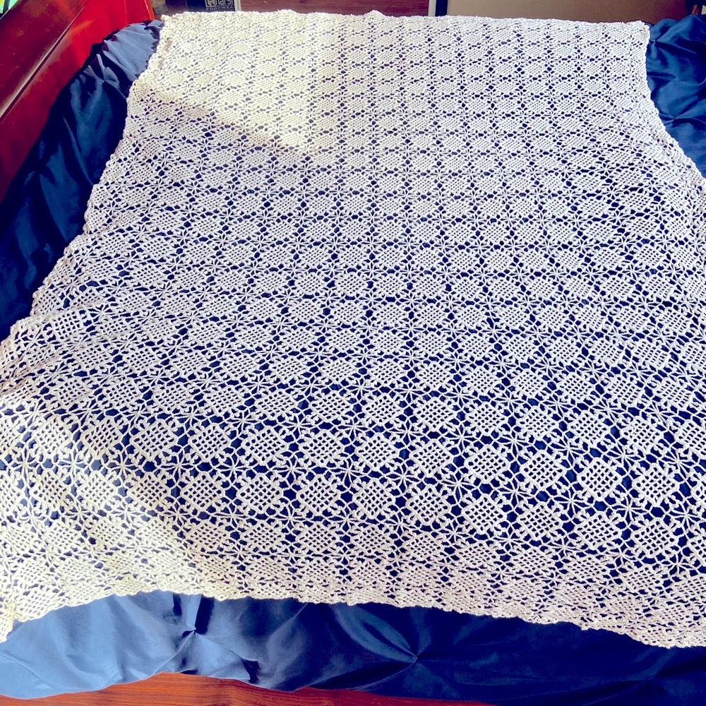 Hand knitted tablecloth. Could be transformed.